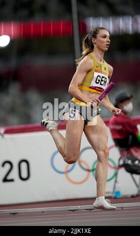 Laura Muller participe au relais de 4 x 400 mètres aux Jeux Olympiques de Tokyo en 2020. Banque D'Images