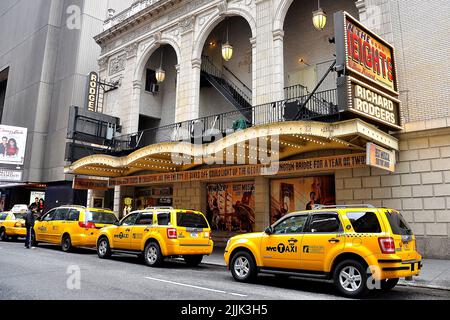 Célèbres Cabs jaunes de New York City, Times Square, Manhattan, New York City, New York, New York, ÉTATS-UNIS Banque D'Images