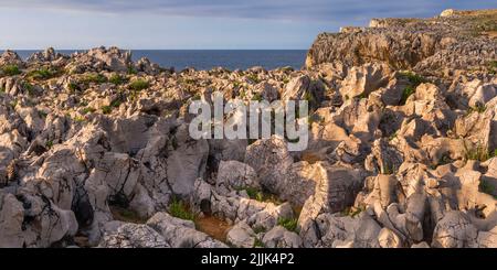 Côte des Rocheuses, Pría Cliffs, Karst formation, Bufones de Pría, Protrected Landscape of the Oriental Coast of Asturias, Llanes de Pría, Asturies, Espagne, E Banque D'Images