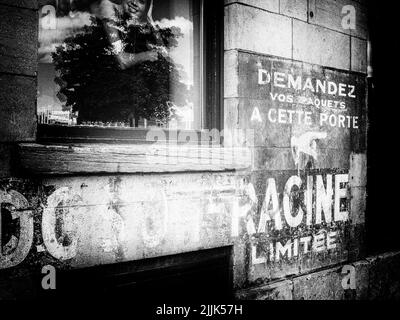 L'art mural à Montréal avec des reflets en noir et blanc Banque D'Images