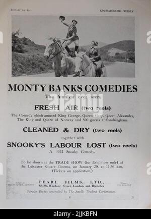 British Trade ad de janvier 1922 pour MONTY BANKS COMES avec FLORENCE GILBERT 2 Reel Silent Short FRESH AIR (1921) réalisateur Gilbert Pratt et NETTOYÉ ET SEC (1921) réalisateur Jack L. Warner producteurs Warner Bros. Plus The Chimpanzee Comedy Short SNOOKY Travail PERDU (1921) Chester films / Pearl films Ltd Banque D'Images