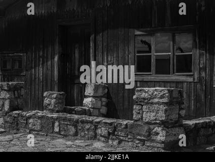 15 juin 2022: Oswiecim, Pologne. Casernes en bois du camp de concentration d'Auschwitz Birkenau, qui était le plus grand d'Europe. Banque D'Images