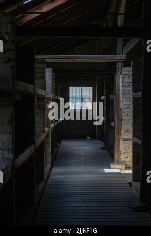 15 juin 2022: Oswiecim, Pologne. Casernes de briques dans le camp de concentration d'Auschwitz Birkenau, le plus grand d'Europe de l'est. Banque D'Images