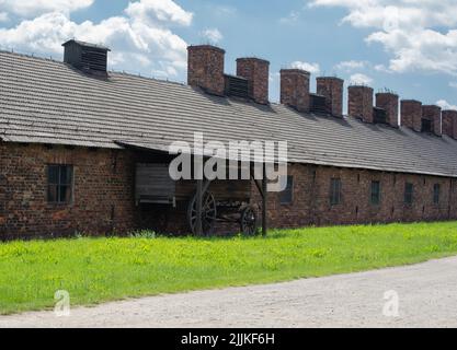 15 juin 2022: Oswiecim, Pologne. Casernes de briques dans le camp de concentration d'Auschwitz Birkenau, le plus grand d'Europe de l'est. Banque D'Images