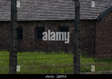 15 juin 2022: Oswiecim, Pologne. Casernes de briques dans le camp de concentration d'Auschwitz Birkenau, le plus grand d'Europe de l'est. Banque D'Images