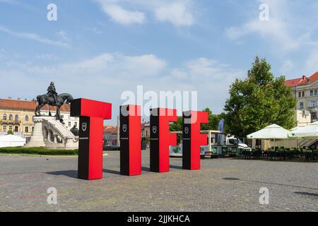 Un panneau « Festival international du film de Transilvania » à l'étape principale de l'événement Banque D'Images