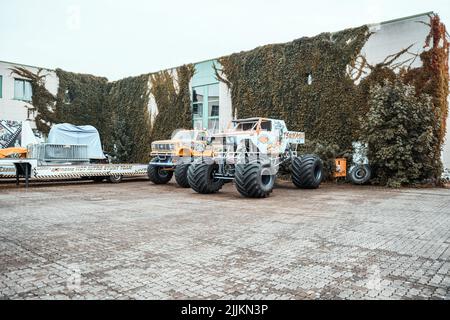 Les camions monstrueux de l'équipe action Sport de Lagrin à Lohne, en Allemagne. Banque D'Images