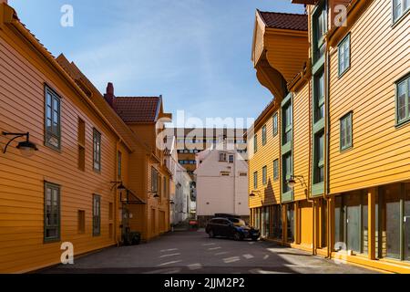 Les bâtiments en bois norvégiens historiques colorés de Bergen Banque D'Images