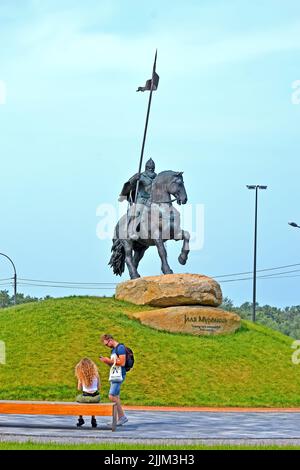 Ilya Muromets aka Ilya de Murom (Ilya Murometz), bogatyr (chevalier-errant) avec casque et lance, héros folklorique de l'ancien Rievan Rus de Kiev, Ukraine. Banque D'Images