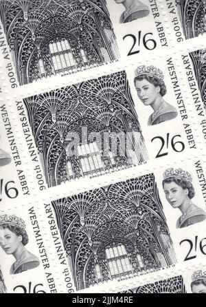 Détail d'une feuille de timbres-poste Elizabeth II GB représentant l'abbaye de Westminster. Banque D'Images