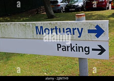 Mortuaire et signalisation de stationnement à l'hôpital Warrington NHS, Lovely LN, Warrington, Cheshire, Angleterre,UK,WA5 1QG - Warrington and Halton Hospitals NHS Trust Banque D'Images