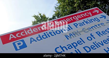 Panneau du service des urgences, accidents et accidents au NHS, à l'hôpital de Warrington, Lovely Lane, Warrington, Cheshire, ANGLETERRE, ROYAUME-UNI, WA5 1QG Banque D'Images