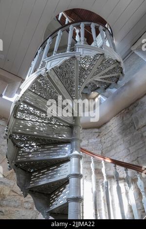 Angleterre, Dorset, Swanage, Durlston Head Country Park, château de Durlston, escalier intérieur circulaire en fer Banque D'Images