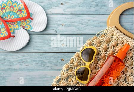 Photographie de l'accessoire d'été, sandales, lunettes de soleil Banque D'Images