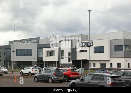 Une vue générale de l'église des pâturages verts, Ballymena, qui a tenu un service d'action de grâce pour le fondateur de Wrightbus, Sir William Wright. Banque D'Images