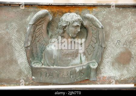 Fresques sur la porte de la cathédrale, Parque Colon, Saint-Domingue. République dominicaine. Banque D'Images