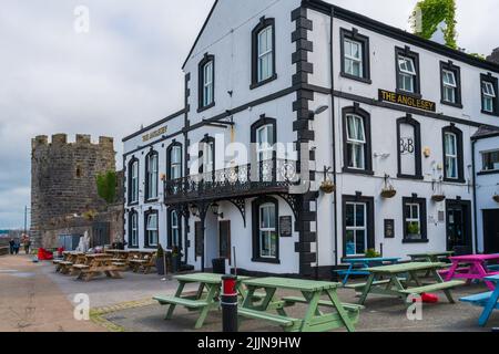 CAERNARFON, PAYS DE GALLES - 08 JUILLET 2022: The Anglesey Arms est une ancienne maison de douane de 18th ans transformée en une maison d'hôtes accueillante. Banque D'Images