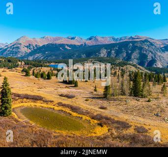 Lac de Molas avec les montagnes de San Juan depuis le col de Molas, lac de Molas, Colorado, États-Unis Banque D'Images