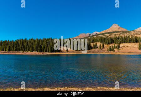 Lac Molas avec la chaîne de montagnes Grenadier, lac Molas, Colorado, États-Unis Banque D'Images