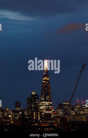 Le Shard. Un gratte-ciel de 72 étages dans le district de Southwark vu du Sud au coucher du soleil. Le Shard est le plus haut bâtiment du Royaume-Uni Banque D'Images