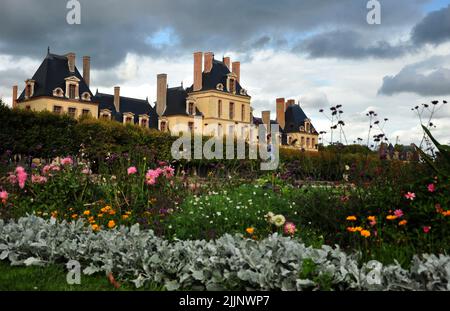 Une vue magnifique sur les jardins du Palais de Fontainebleau à Paris, France Banque D'Images