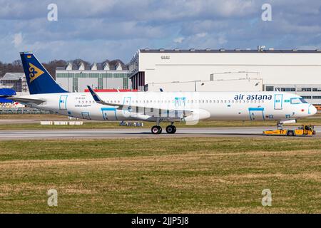 Air Astana Airbus A321-271NX (D-AYAX, 9080) aéroport de Hambourg Finkenwerder, XFW, EDHI Banque D'Images