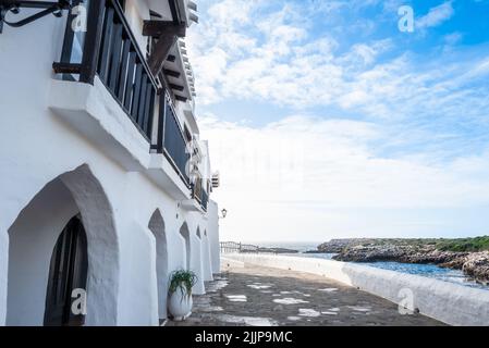 Vue sur le pittoresque village blanc de Binibeca Vell à Minorque, Iles Baléares Banque D'Images