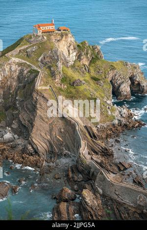 L'ermitage de Gaztelugatxeko Doniene sur l'île de Gaztelugatxe Banque D'Images