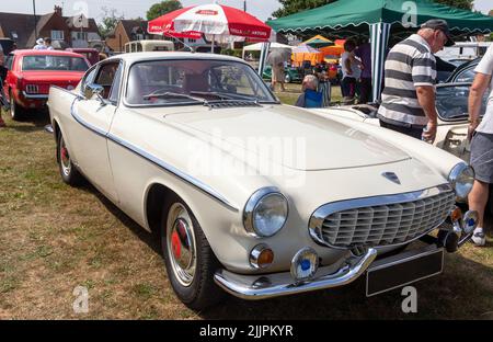 Une Volvo P1800 classique au Classic car Show Appledore Kent Banque D'Images