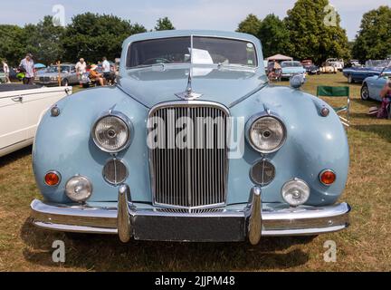 Une Jaguar Mark V11 au salon automobile Appledore Classic car Show à Kent Banque D'Images