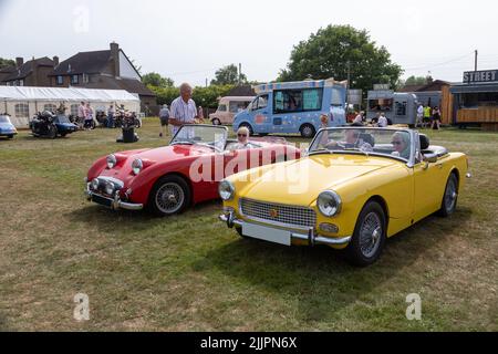 Un MG Midget et un Austin Healey Frog Eyed Sprite à Appledore Classic car ShowKent Banque D'Images
