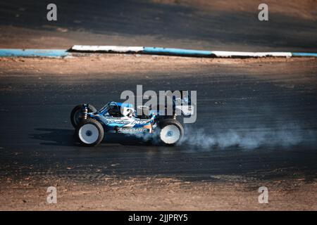 Un buggy radiocommandé dans la course, France Banque D'Images