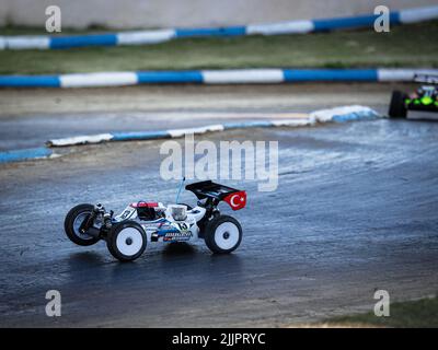 Une course de buggy RC sur la route, un sport automobile en France Banque D'Images