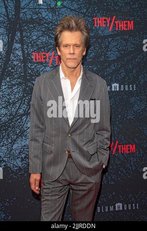 NEW YORK, NEW YORK - JUILLET 27 : Kevin Bacon participe à la première de New York « ILS/EUX » au Studio 525 sur 27 juillet 2022 à New York. Banque D'Images