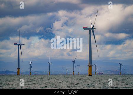 Gwynt y Mor de RWE, le 2nd plus grand parc éolien offshore du monde, situé à 13 kilomètres au large de Liverpool Bay, au large des côtes du Nord du pays de Galles. Date de la photo: Mardi 26 juillet 2022. Banque D'Images