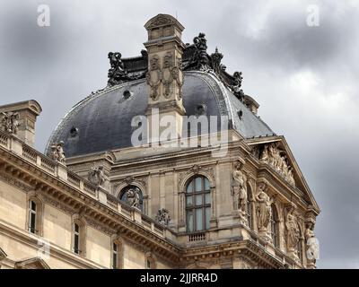 Architecture du palais du Louvre à Paris, France Banque D'Images