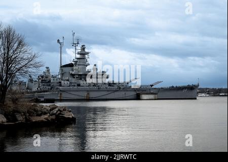 Le destroyer USS Joseph P. Kennedy Jr dans Battleship Cove Museum, Fall River, Massachusetts, États-Unis Banque D'Images