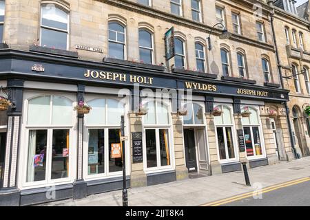 Joseph Holt Wyldes maison publique dans la place du marché dans le centre ville de Bury, Lancashire, Angleterre, Royaume-Uni Banque D'Images