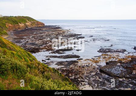 La côte sauvage mais magnifique du sanctuaire marin de Mushroom Reef - Flinders, Victoria, Australie Banque D'Images