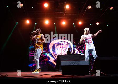 Piazza Lumiere, Giffoni Valle Piana (sa), Italie, 26 juillet 2022, Gemelli Diversi pendant Gemelli Diversi - Giffoni concept de musique - concert de musique Banque D'Images