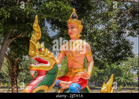 Une statue dans le temple de Wat Saen Suk à Bang Saen, province de Chonburi, Thaïlande Banque D'Images