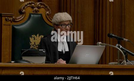 Screengrab tiré de PA Video/Camera in court de la première émission en direct des procédures de la Cour de la Couronne, montrant la juge Sarah Munro QC faisant l'histoire légale lorsqu'elle a passé la peine sur Ben Oliver, 25 ans, pour l'homicide involontaire coupable de son grand-père. Le film était diffusé sur les chaînes d'informations et mis à disposition en ligne via Sky News, la BBC, ITN et l'agence de presse PA après un changement de loi permettant aux juges High court et Senior circuit siégeant dans les tribunaux de la Couronne d'être filmés pour prononcer leurs propos de détermination de la peine. Date de la photo: Jeudi 28 juillet 2022. Banque D'Images