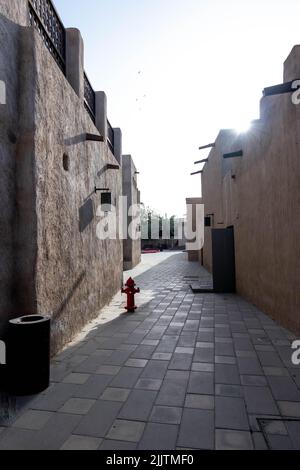 Photo verticale d'un coin de rue Al Seef à Dubaï, Émirats arabes Unis Banque D'Images