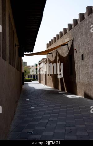 Photo verticale d'un coin de rue Al Seef Street à Dubaï, Émirats arabes Unis Banque D'Images