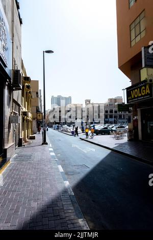 Un cliché vertical de la rue Al Seef à Dubaï, Émirats arabes Unis Banque D'Images