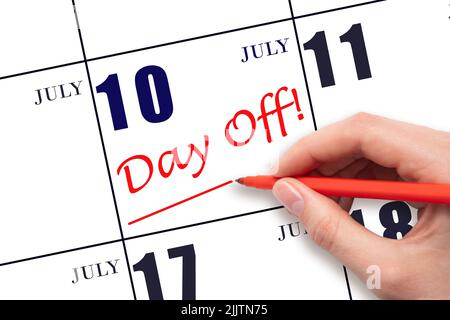10th jour de juillet. Écrire du texte à la main LE JOUR de la journée et dessiner une ligne à la date du calendrier 10 juillet. Concept de planification des vacances. Mois d'été, jour de l'année conc Banque D'Images