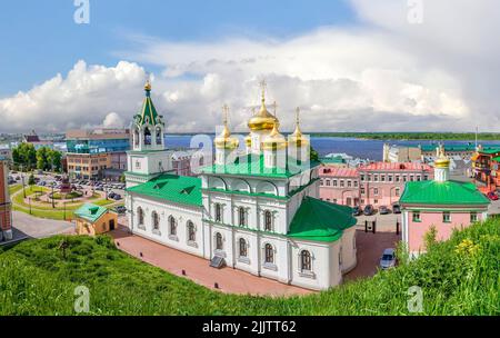 Eglise de Noël d'Ioanna Predtechi, vue du Kremlin. Nijni Novgorod, Russie Banque D'Images