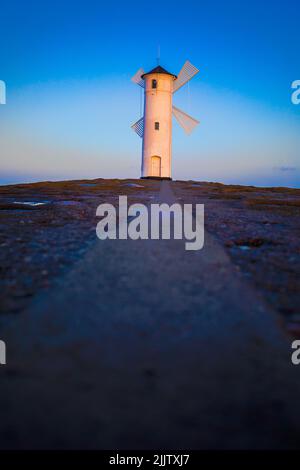 Un vieux phare à Swinoujscie, un port en Pologne sur la côte Baltique Banque D'Images