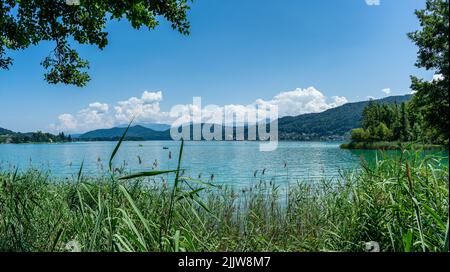 Vue panoramique sur le lac Woerthersee en Carinthie, Autriche Banque D'Images