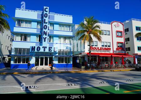 MIAMI BEACH, FL -18 MAI 2022 - vue sur les bâtiments classiques de style Art déco de South Beach, Miami, la capitale de l'art déco aux États-Unis. Banque D'Images